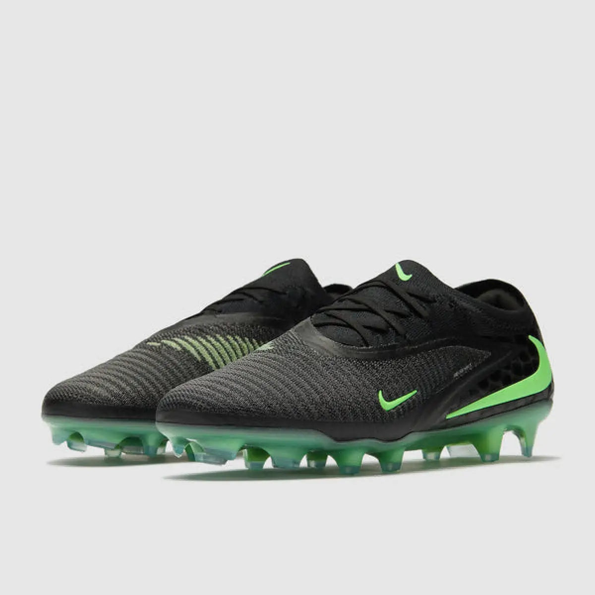 Phantom 6 Low Elite FG Black Pack
